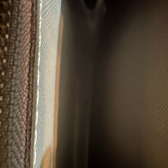 Prada Safianno wallet with 3 compartments. GUC - Picture 9 of 11